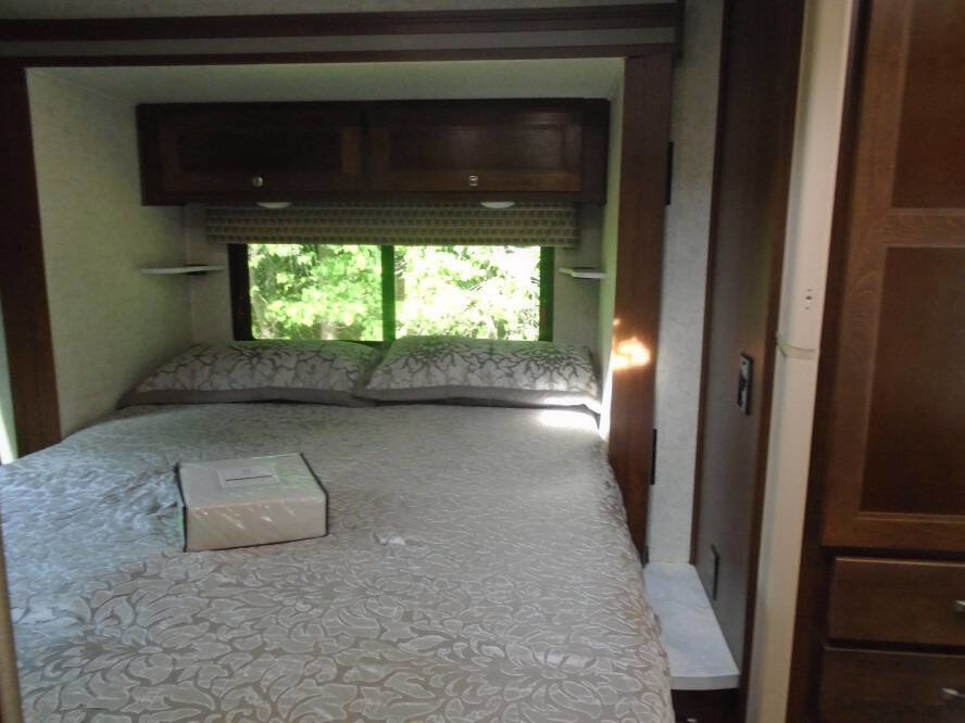 Used 2019 Chevrolet Express 4500 w/ RV Package RWD image 19