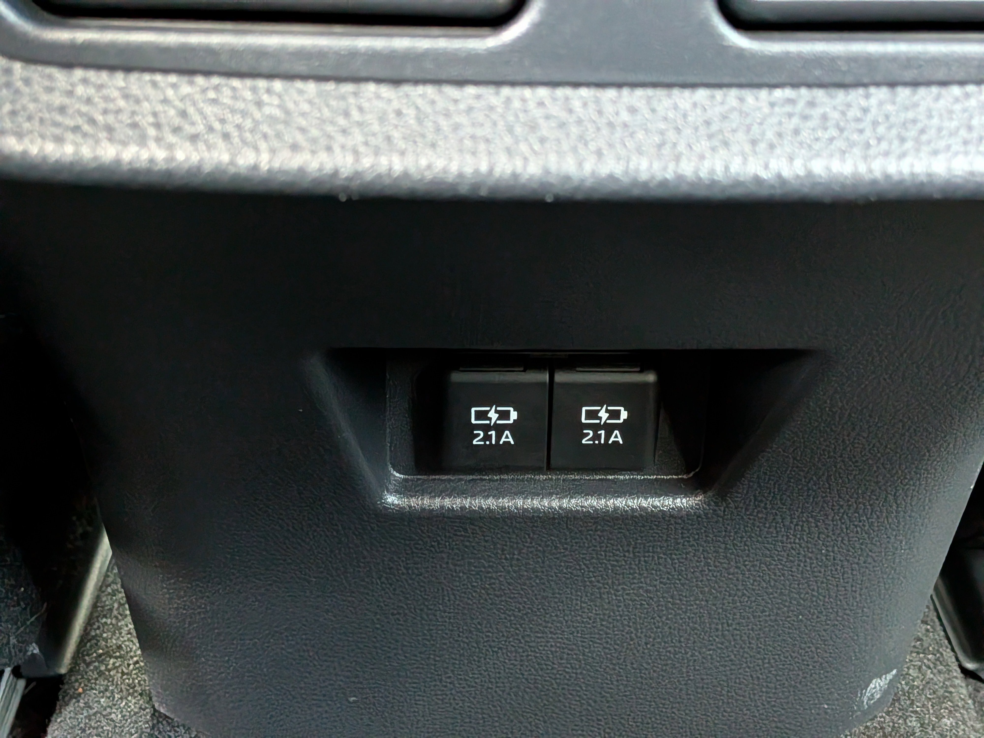 Used 2021 Toyota Venza LE image 16