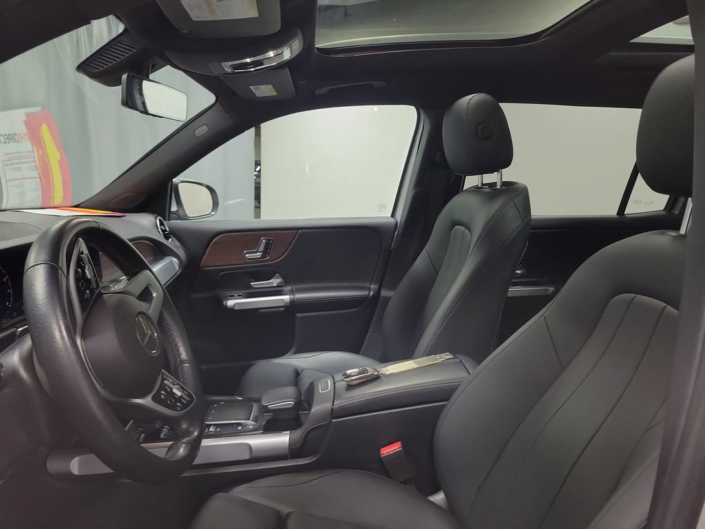 Used 2021 Mercedes-Benz GLB 250 w/ Premium Package image 12