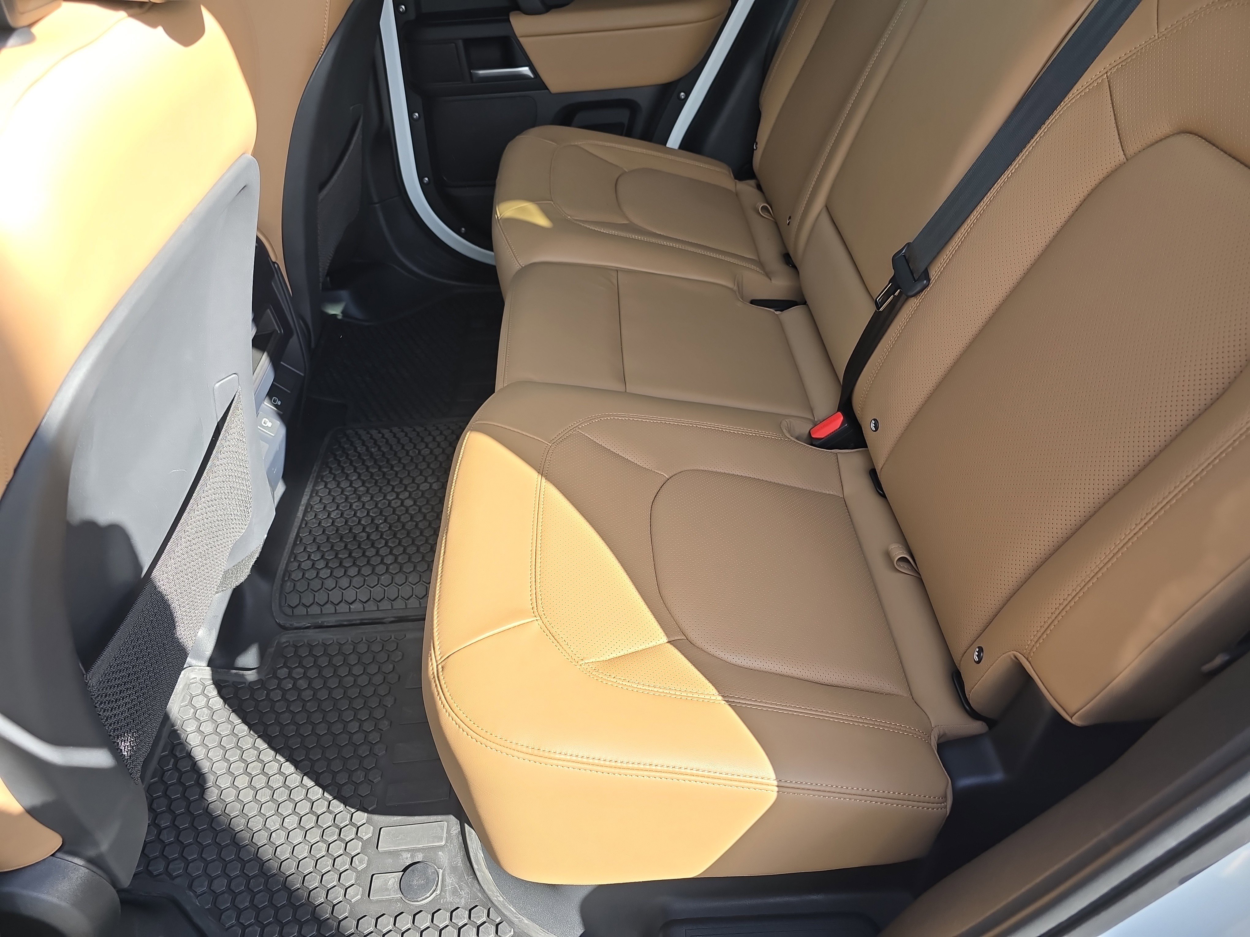 Used 2025 Land Rover Defender 110 X-Dynamic SE image 16