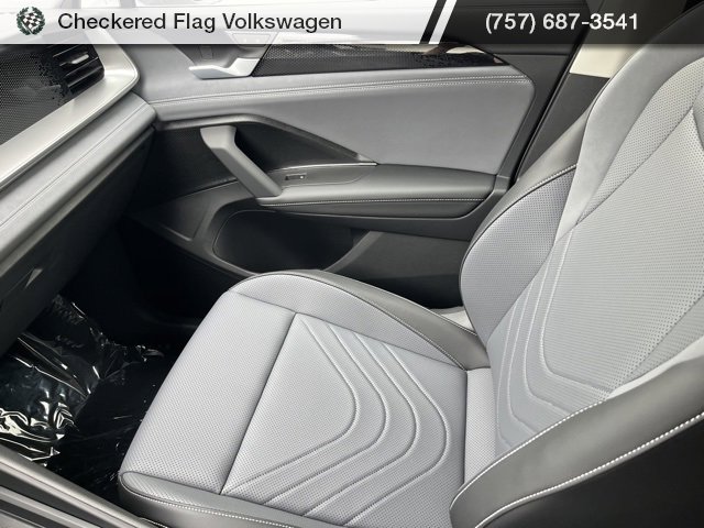 New 2025 Volkswagen Tiguan SE image 44