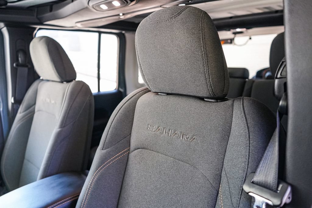 Used 2024 Jeep Wrangler Unlimited Sahara AWD/4WD image 22