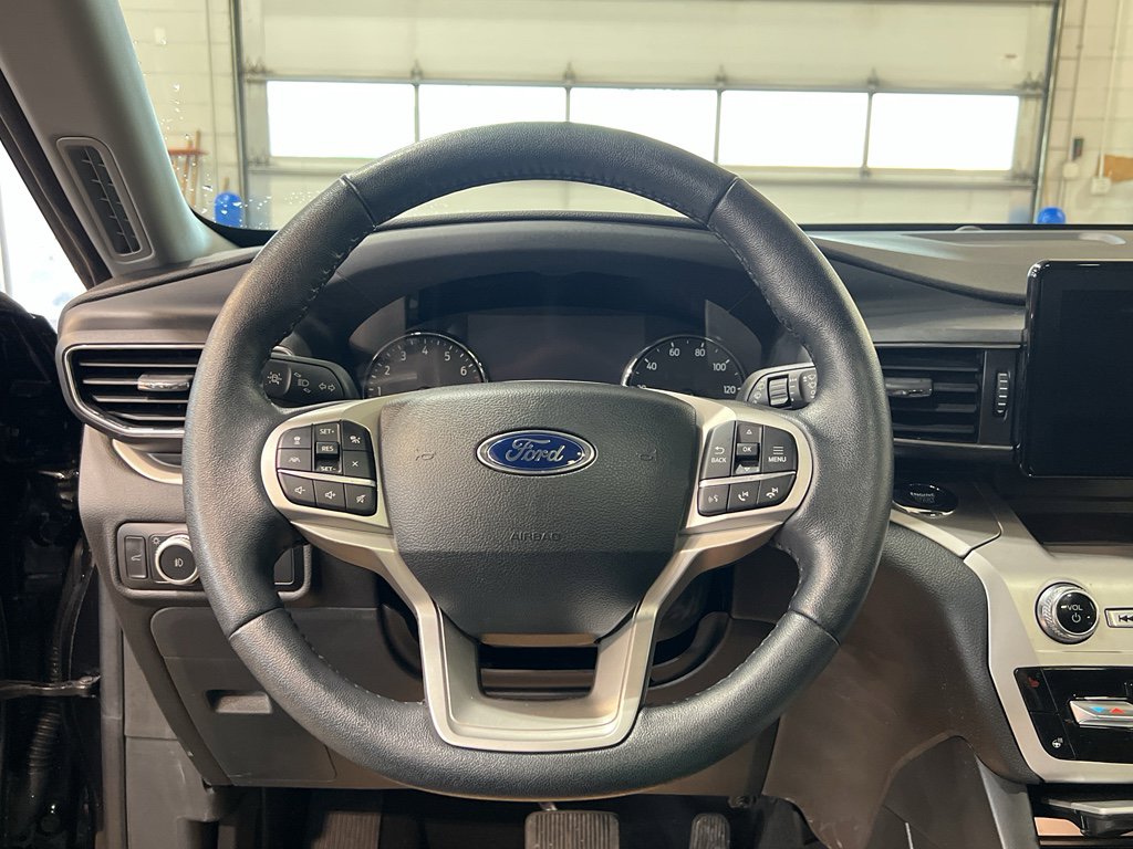 Used 2022 Ford Explorer XLT w/ Equipment Group 202A image 30