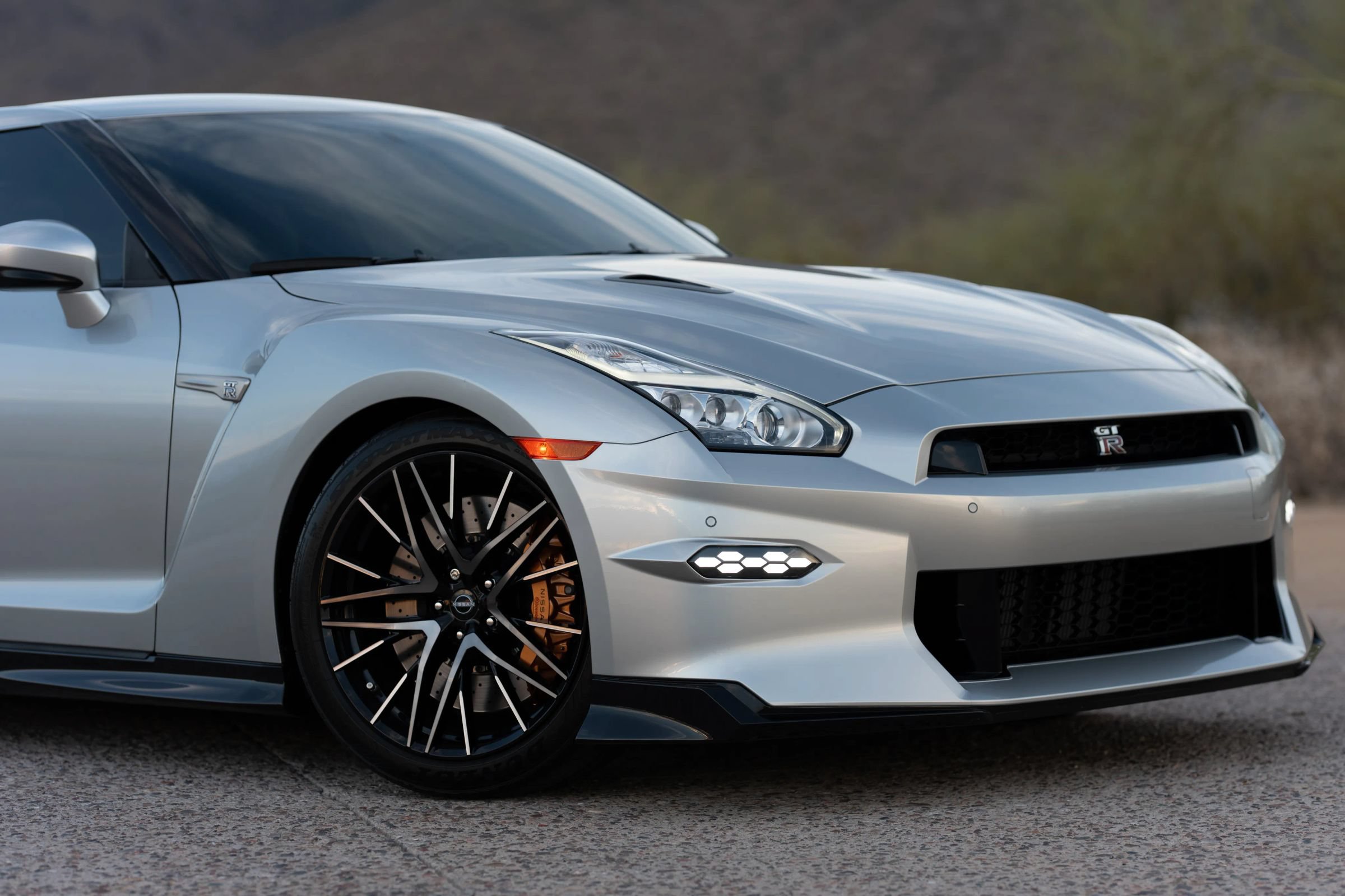 Used 2024 Nissan GT-R Premium w/ Floor Mat Package AWD/4WD image 6