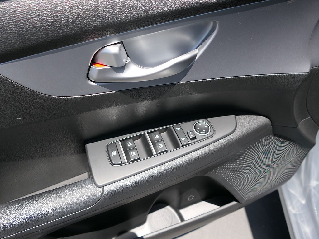 Used 2023 Kia Forte LXS w/ LXS Technology Package FWD image 13