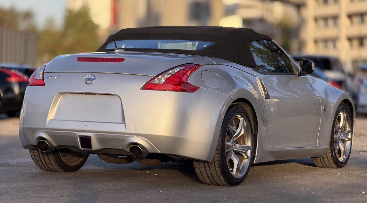 Used 2011 Nissan 370Z Touring w/ Sport Pkg image 8