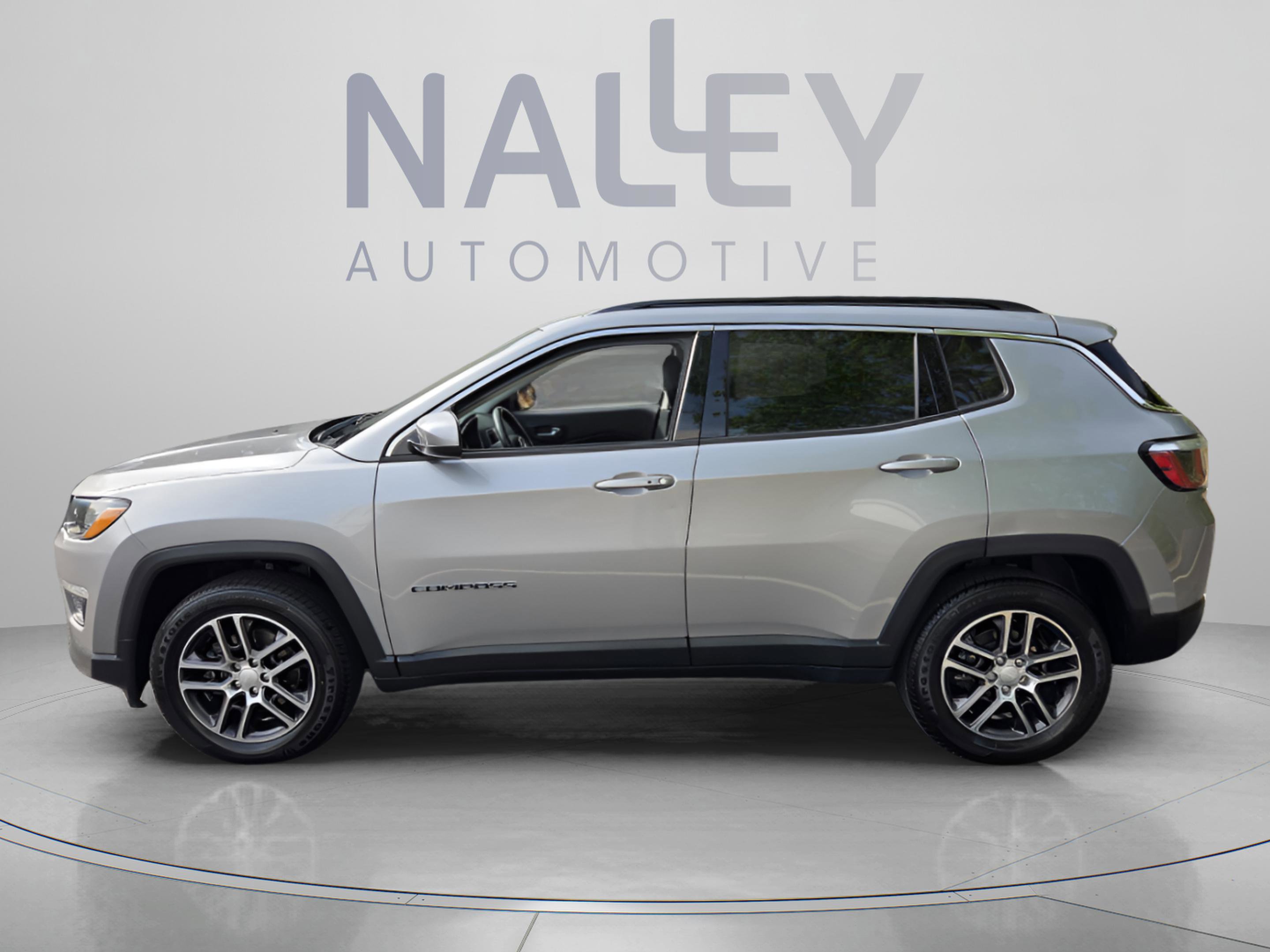 Used 2018 Jeep Compass Latitude w/ Popular Equipment Group FWD image 2