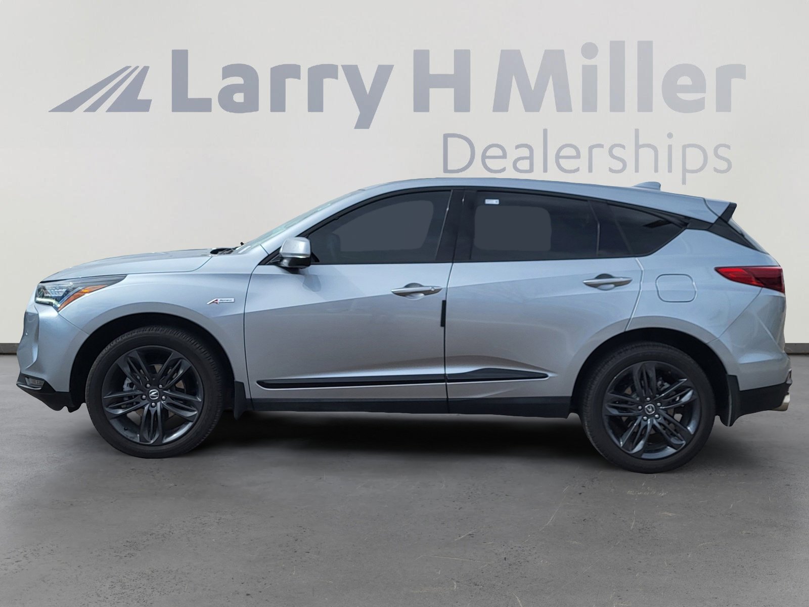 Used 2022 Acura RDX A-Spec image 2