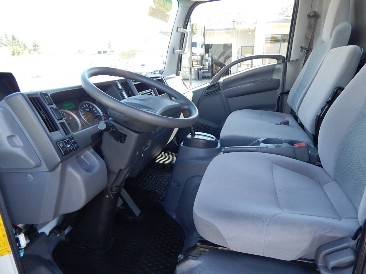 Used 2021 Isuzu NPR RWD image 17