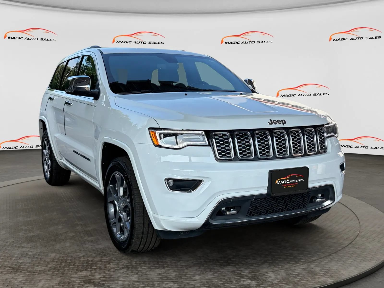 Used 2020 Jeep Grand Cherokee Overland AWD/4WD image 5