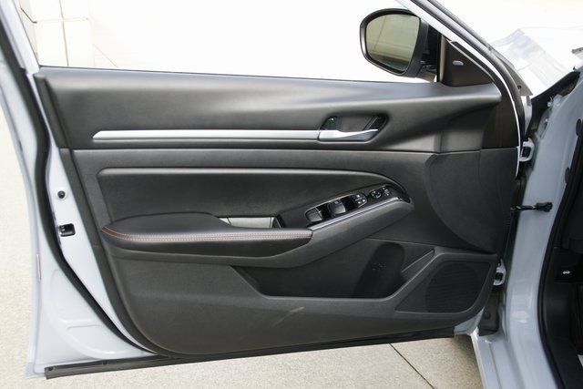 Used 2024 Nissan Altima 2.5 SR image 11