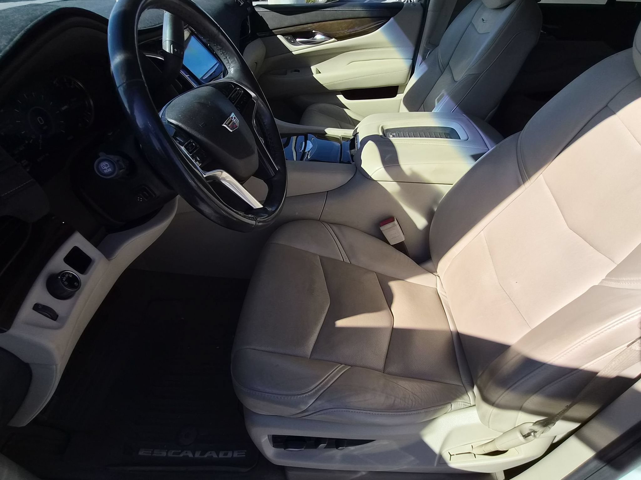 Used 2018 Cadillac Escalade Luxury RWD image 16