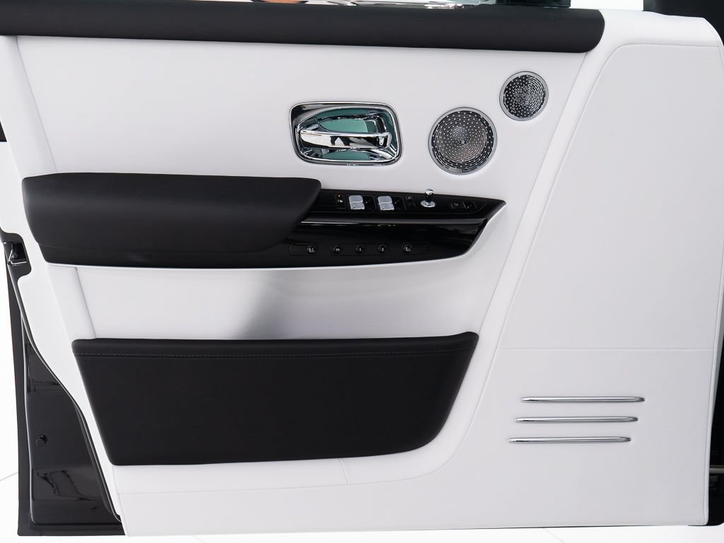 Certified 2026 Rolls-Royce Phantom Sedan w/ Leather Finishing Pack RWD image 12