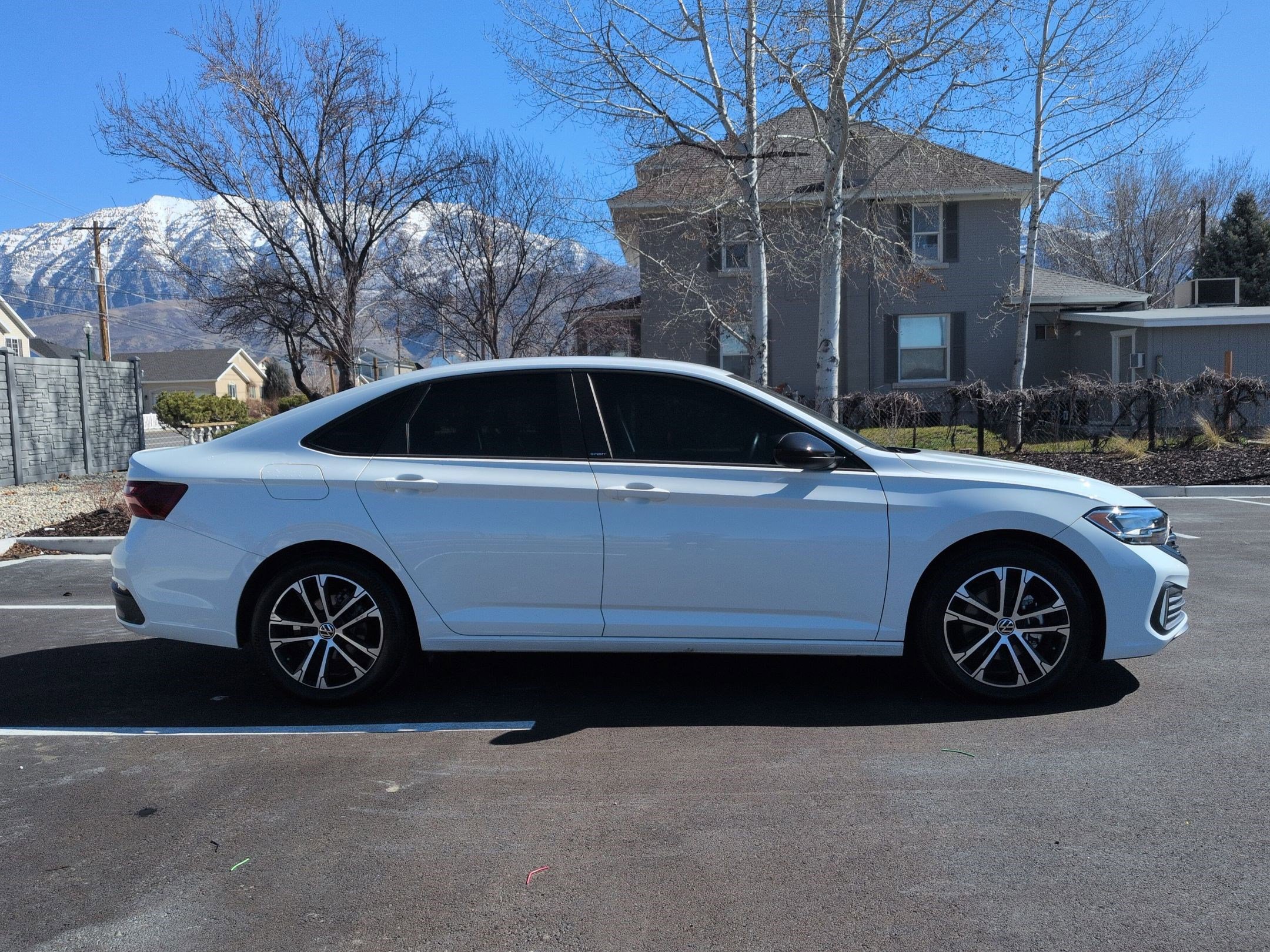 Used 2023 Volkswagen Jetta Sport image 2