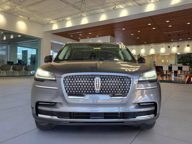 Used 2023 Lincoln Aviator Reserve AWD/4WD image 4