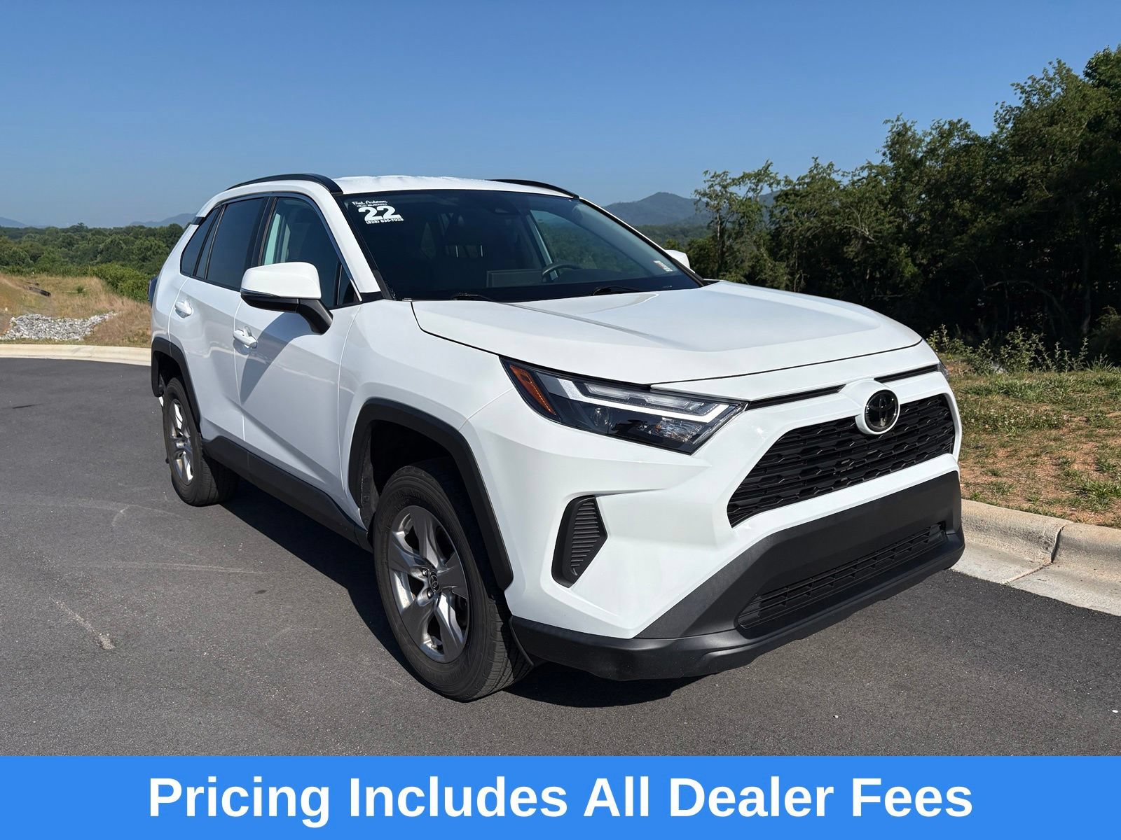 Used 2022 Toyota RAV4 XLE FWD image 1