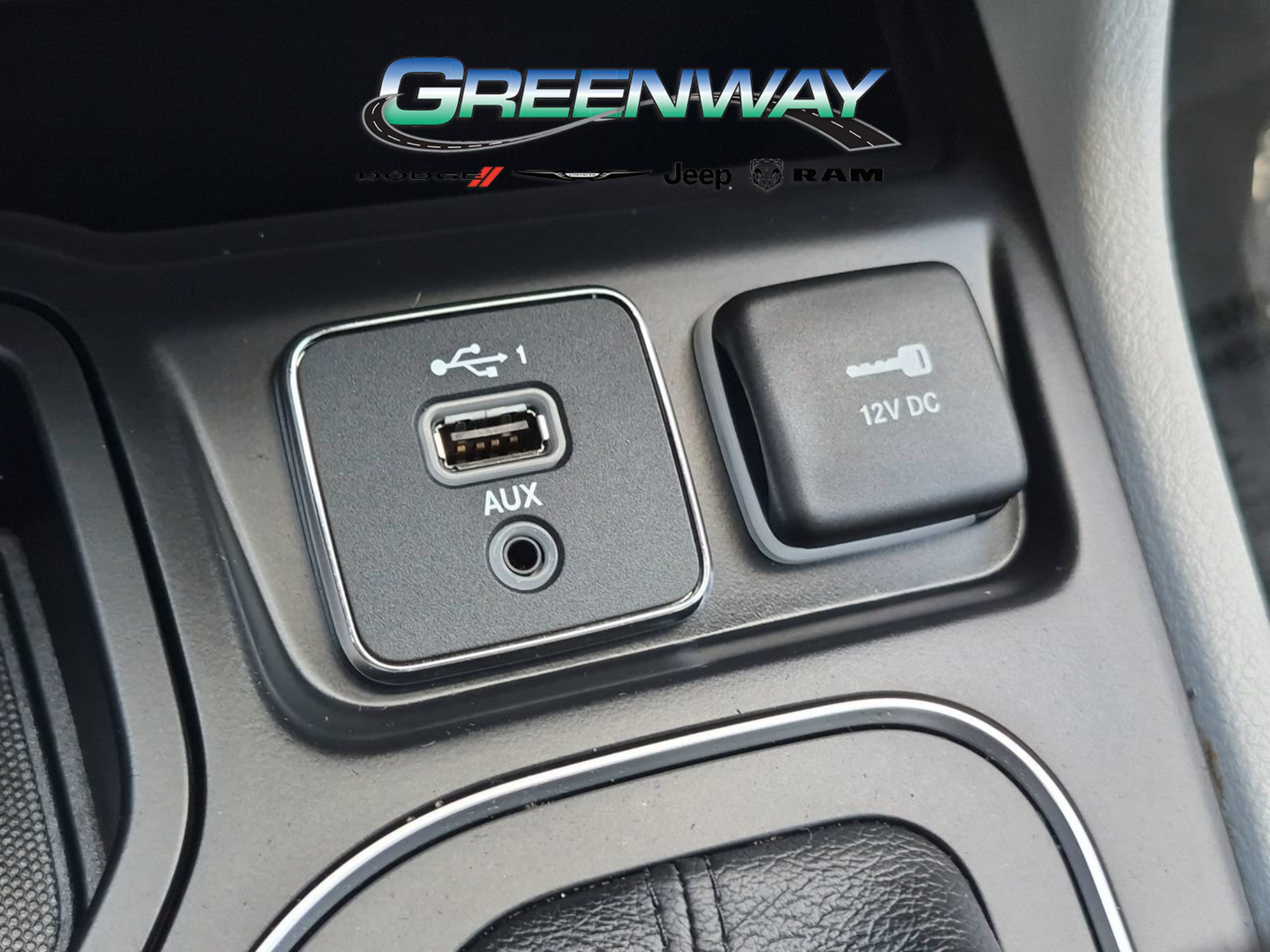 Used 2020 Jeep Cherokee Latitude Plus w/ Comfort/Convenience Group FWD image 14