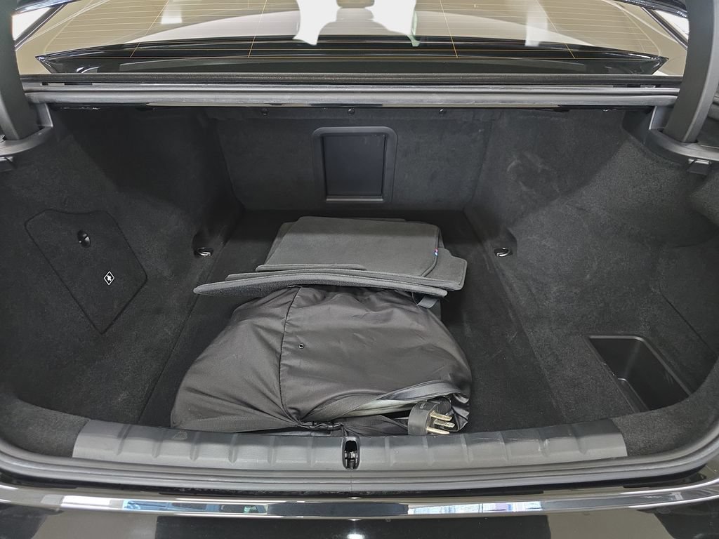 Certified 2023 BMW i7 xDrive60 AWD/4WD image 30