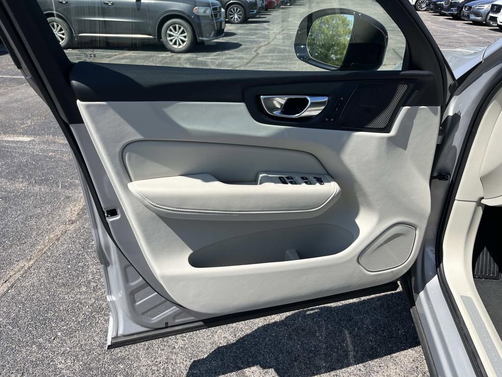Certified 2025 Volvo XC60 T8 Plus w/ Protection Package Premier image 24