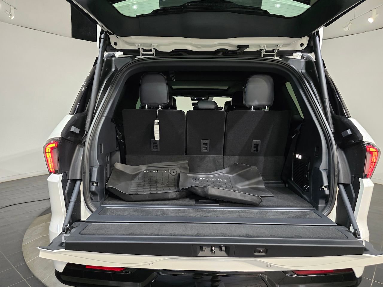 New 2025 Lincoln Navigator Black Label image 9