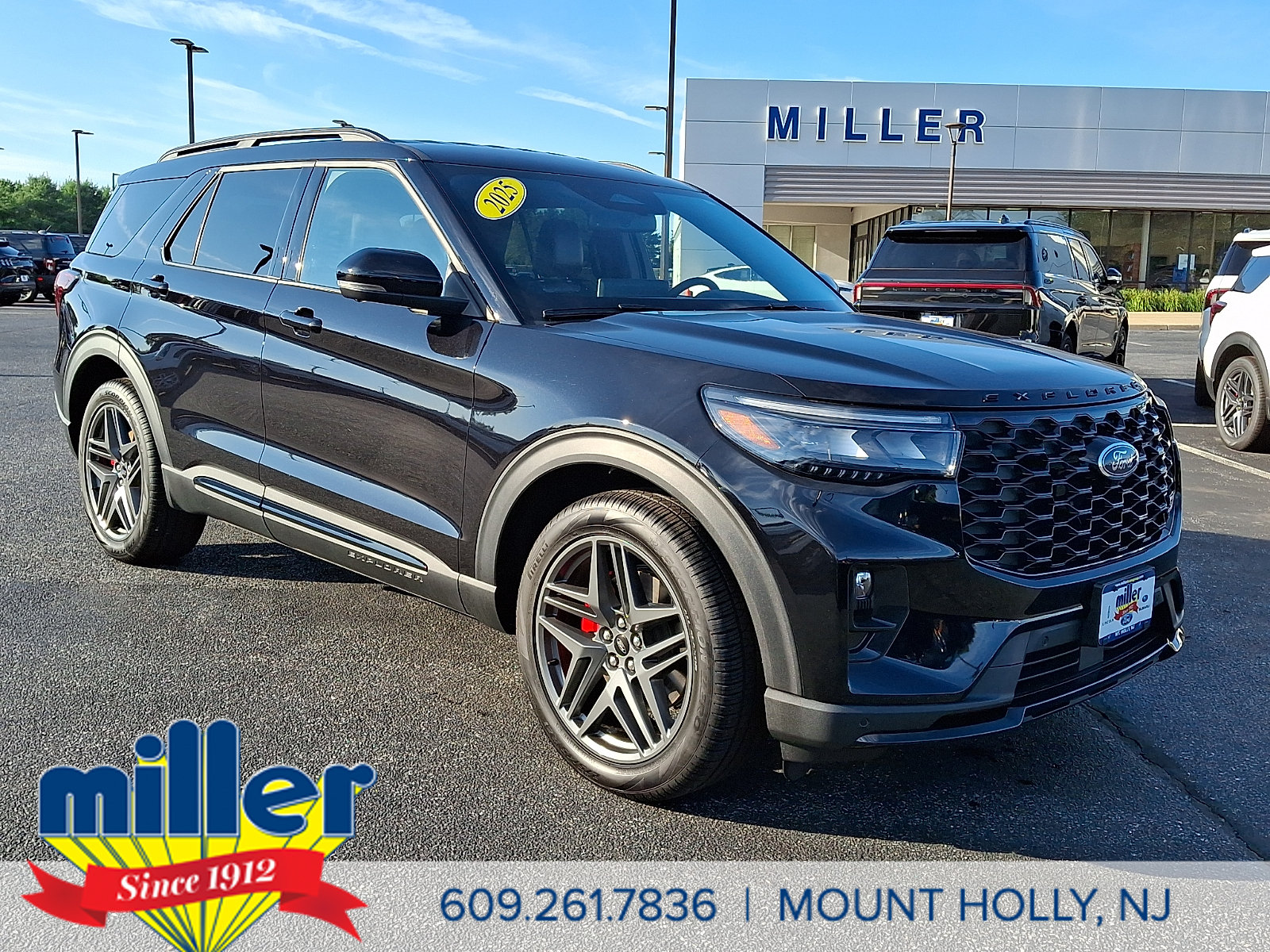 Used 2025 Ford Explorer ST AWD/4WD image 1