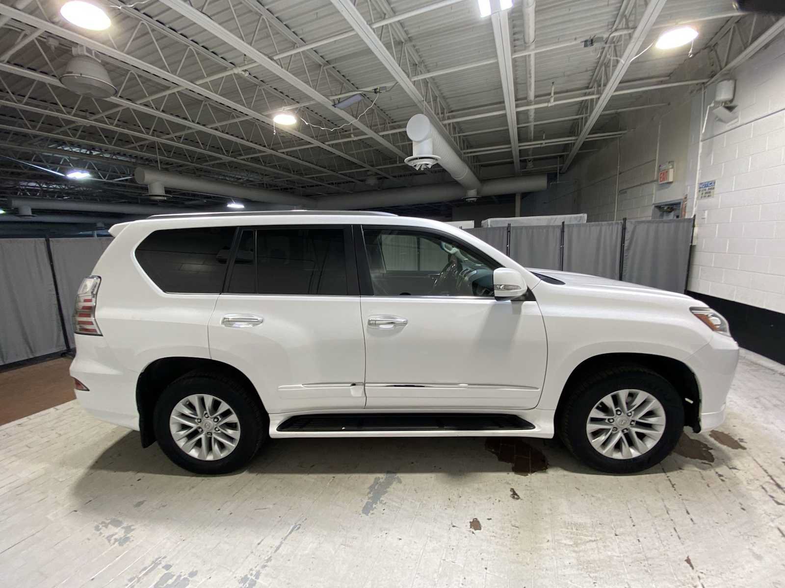 Used 2017 Lexus GX 460 Premium w/ Premium Package AWD/4WD image 27