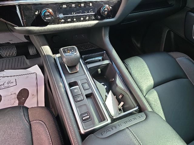 Used 2024 Nissan Pathfinder SL w/ Cargo Package FWD image 18