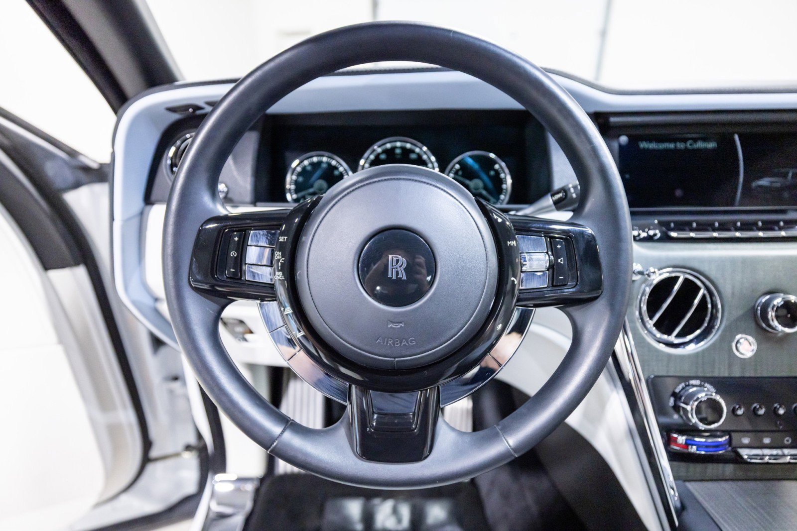 Used 2019 Rolls-Royce Cullinan image 40