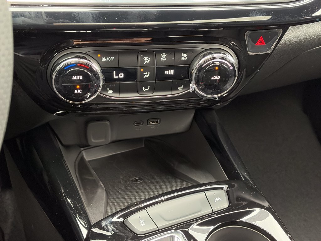 New 2026 Chevrolet Trax RS w/ Sunroof Package FWD image 20