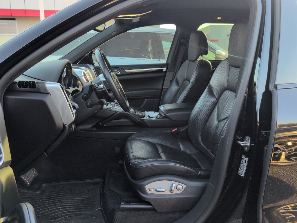 Used 2018 Porsche Cayenne S Platinum image 2