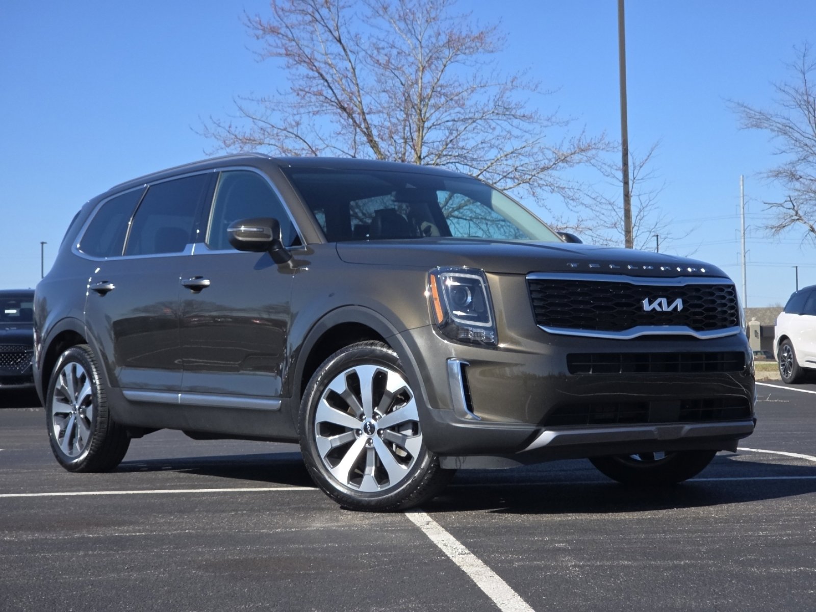 Used 2022 Kia Telluride S image 2