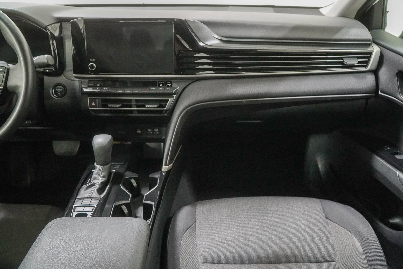 Used 2025 Toyota Camry LE AWD/4WD image 33