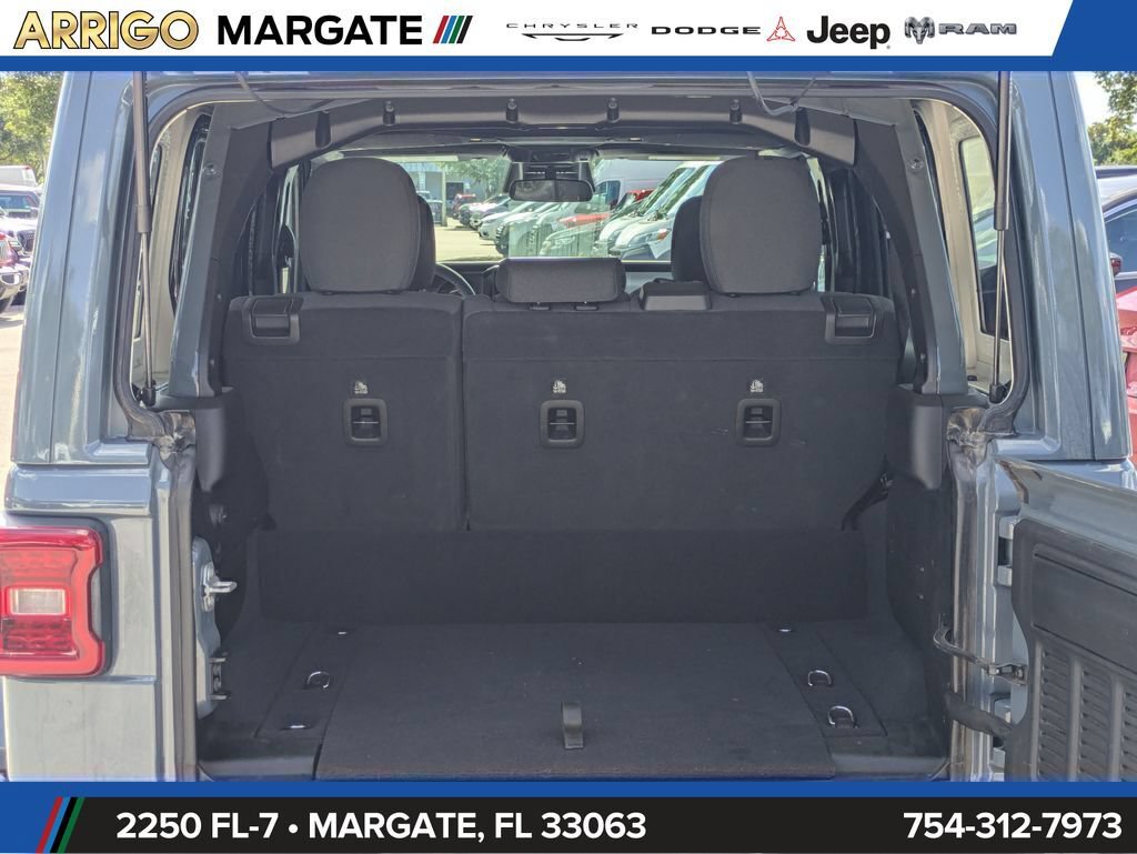 Used 2025 Jeep Wrangler Unlimited Sahara w/ Safety Group AWD/4WD image 13