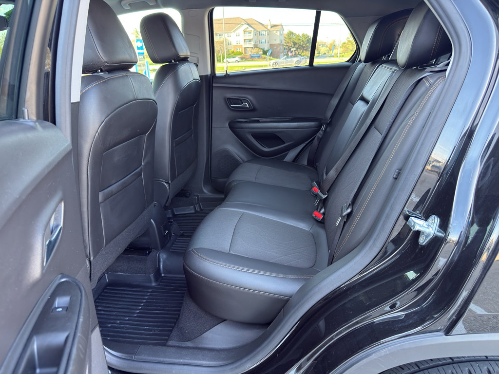 Used 2022 Chevrolet Trax LT w/ Midnight Edition image 32
