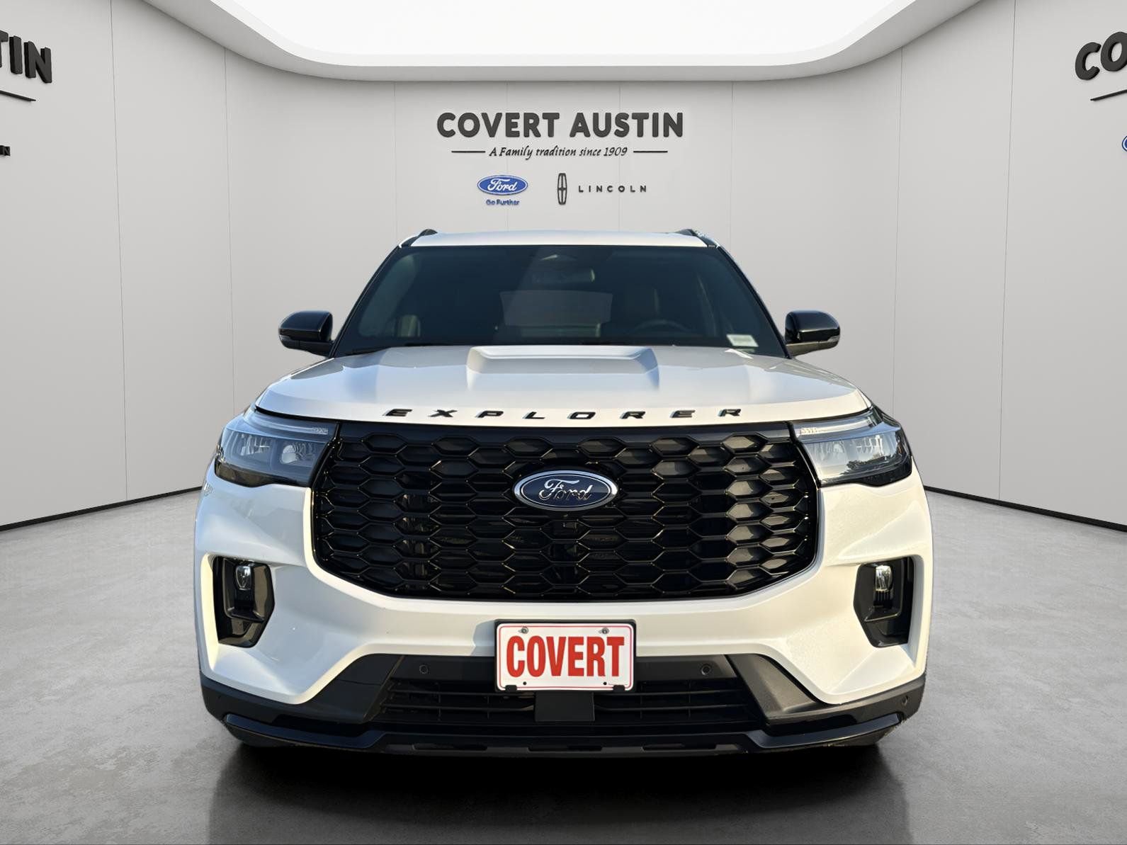 Certified 2025 Ford Explorer ST-Line w/ Premium Package image 8