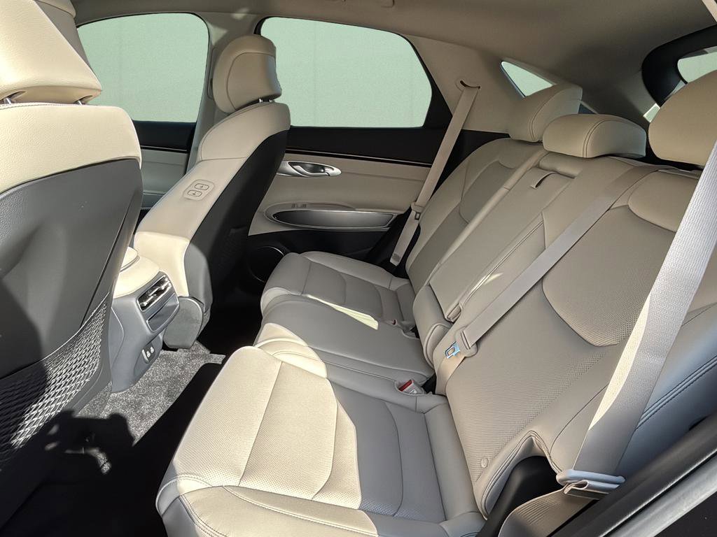 Used 2026 Genesis GV70 2.5T Select image 21