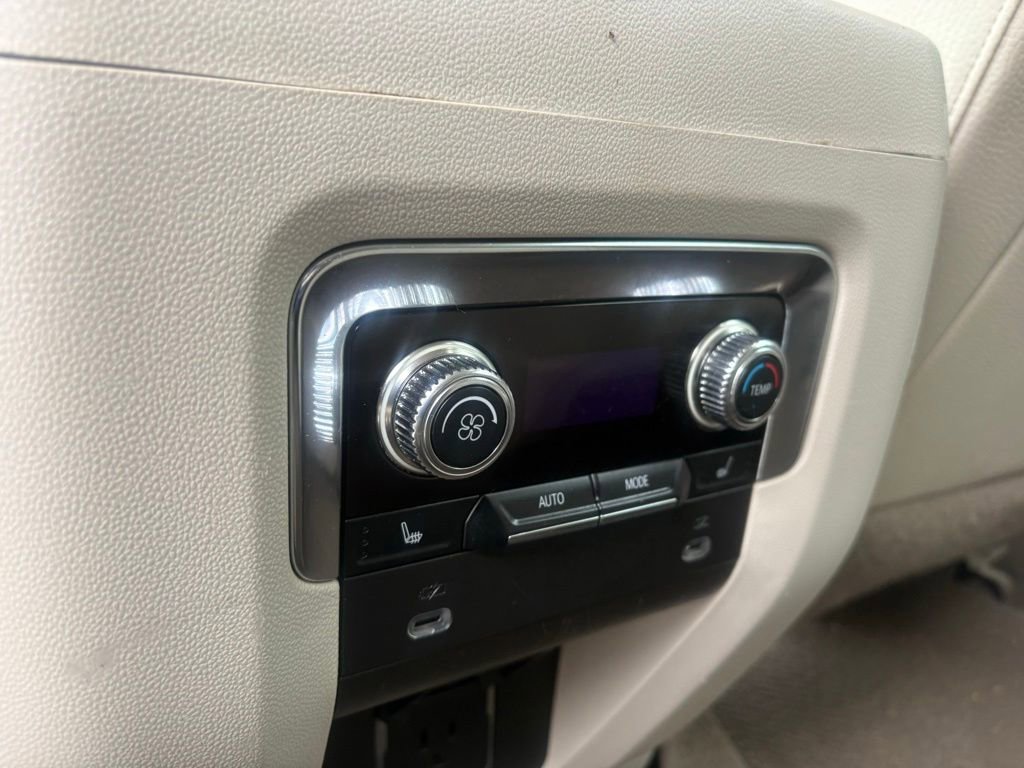 Used 2022 GMC Yukon XL Denali RWD image 17