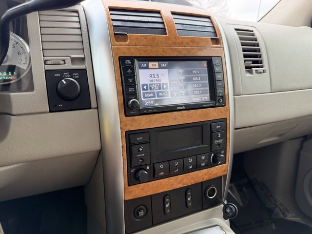 Used 2008 Chrysler Aspen Limited image 21