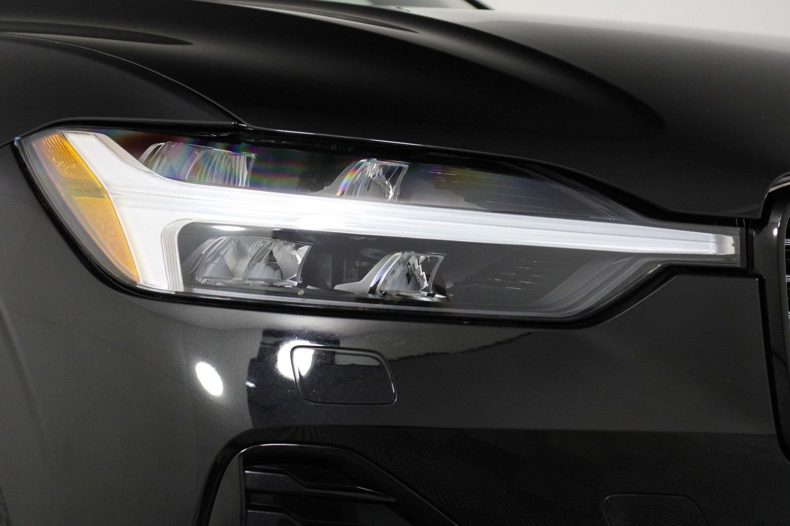 Certified 2023 Volvo XC60 B5 Ultimate w/ Climate Package image 26