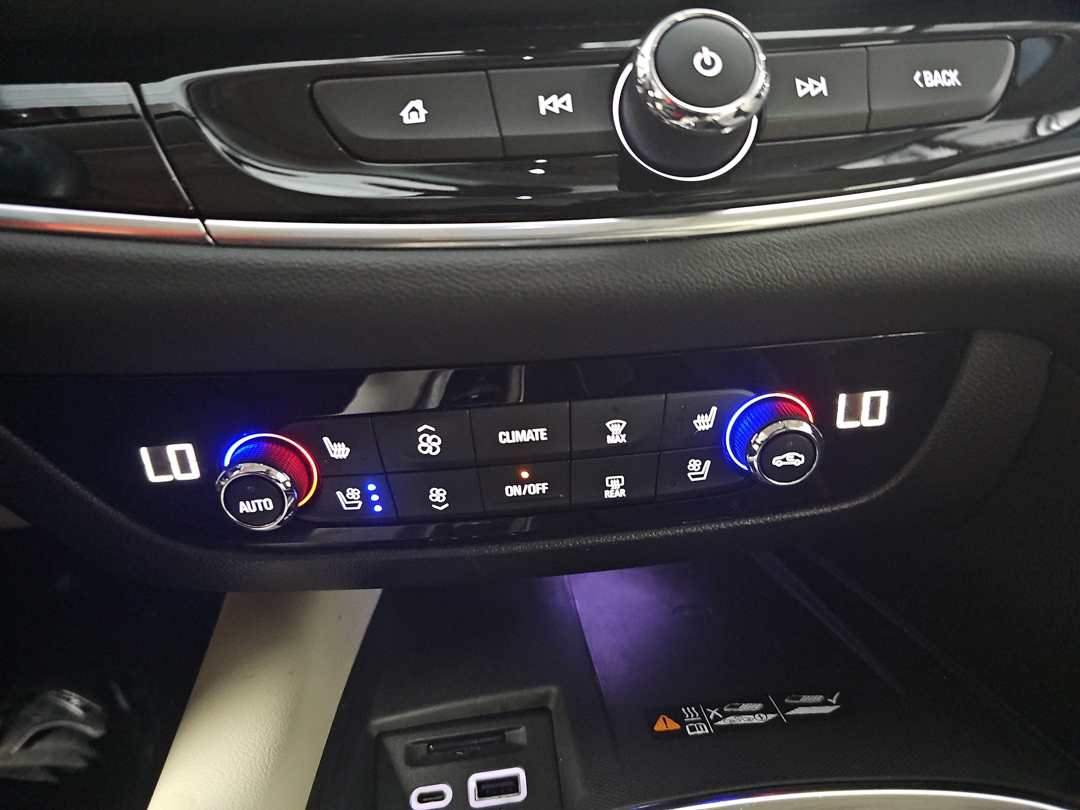Used 2022 Buick Enclave Avenir w/ Avenir Technology Package FWD image 23