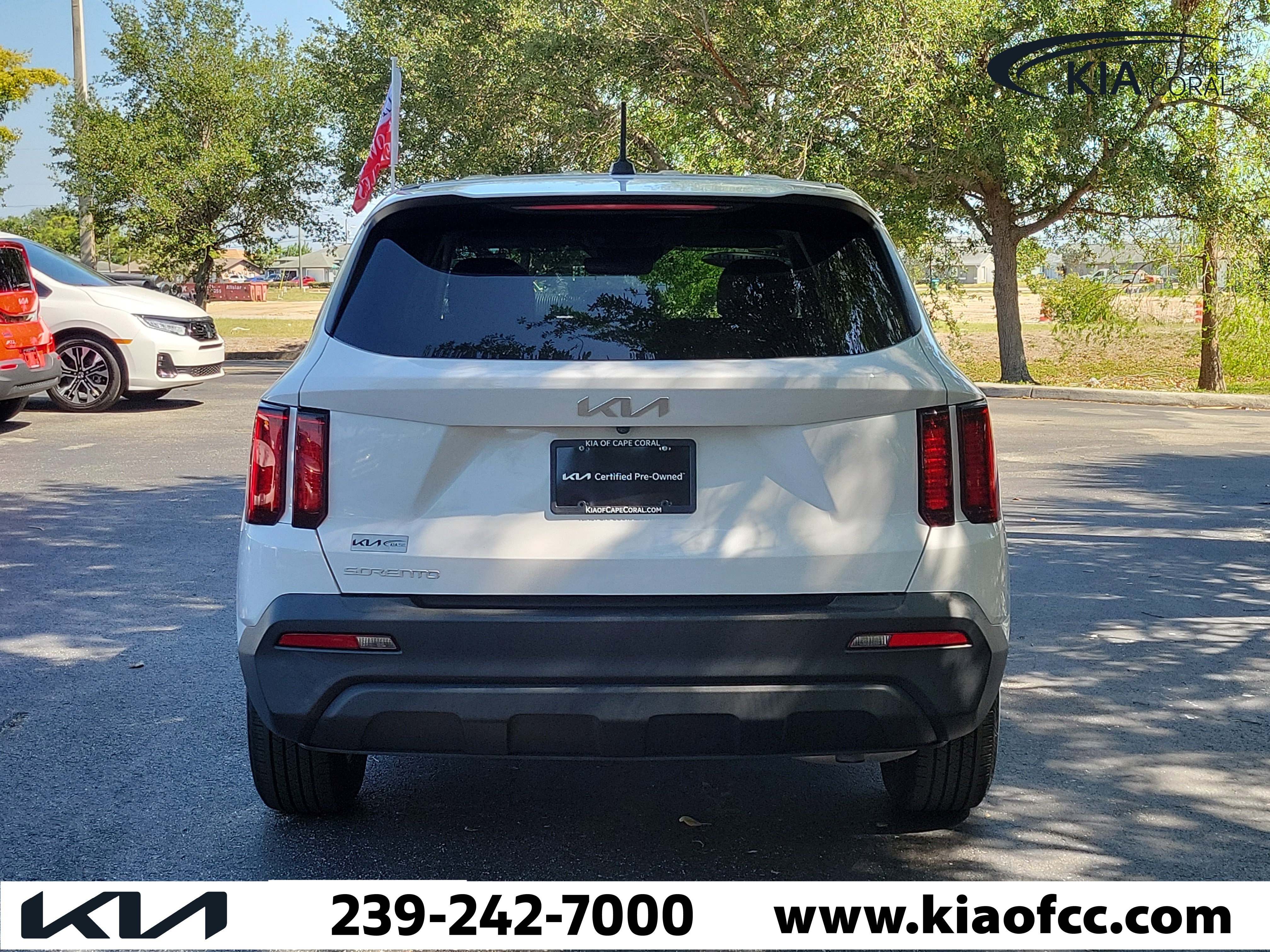 Certified 2023 Kia Sorento LX FWD image 5