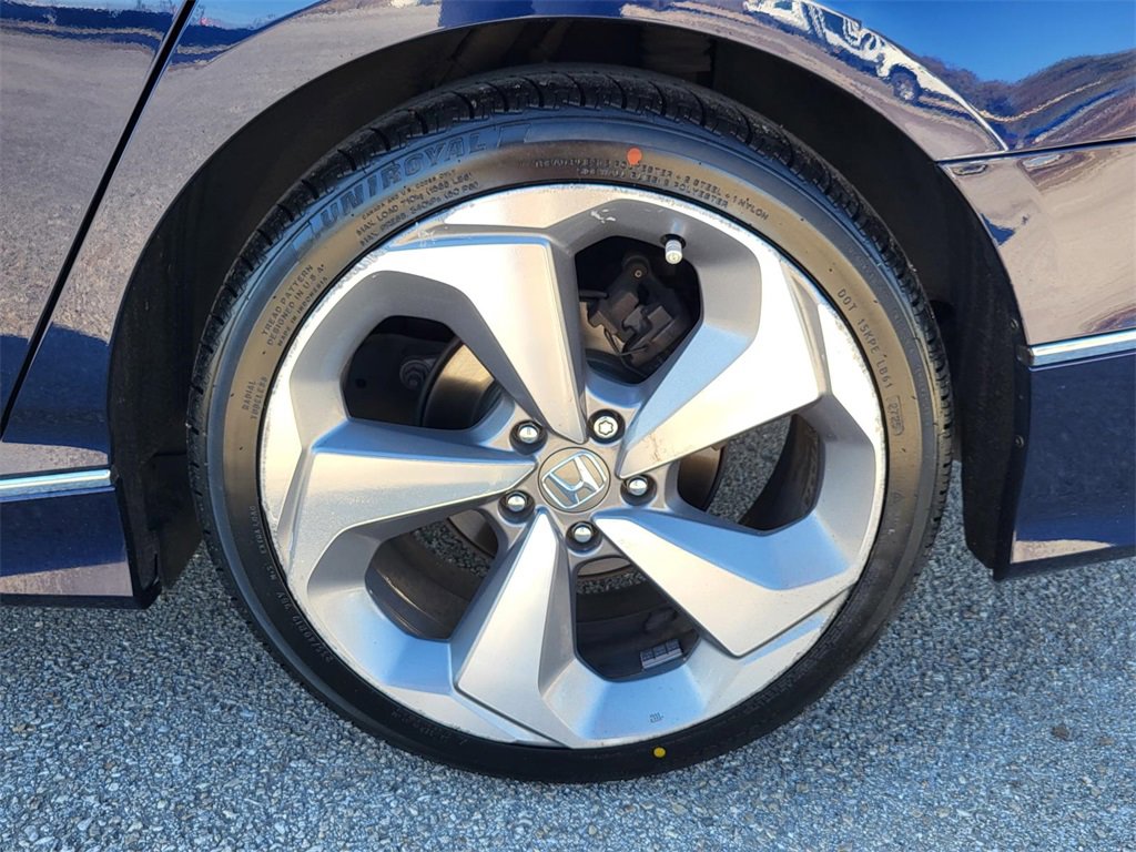 Used 2018 Honda Accord Touring image 32