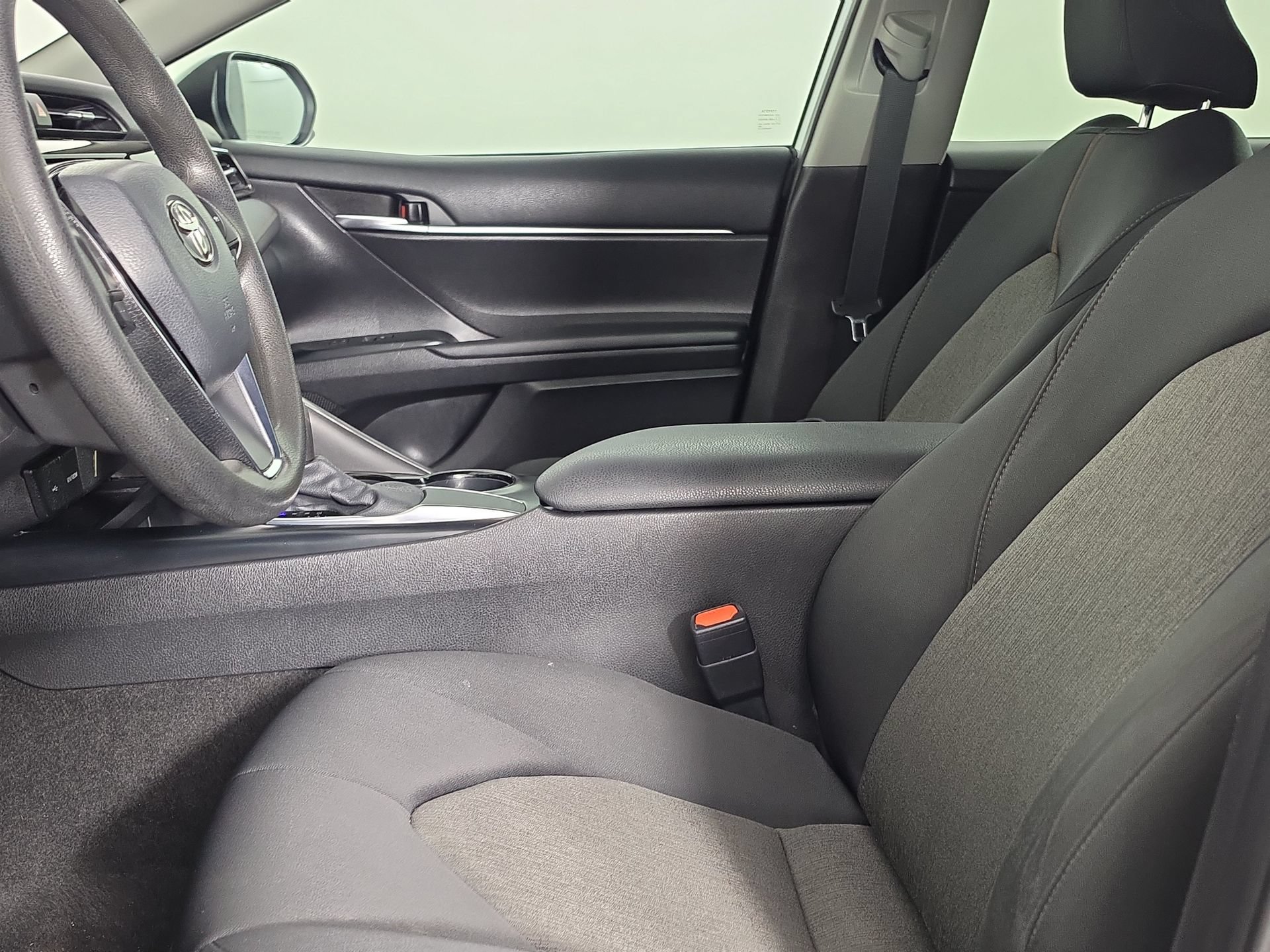 Used 2020 Toyota Camry LE FWD image 13