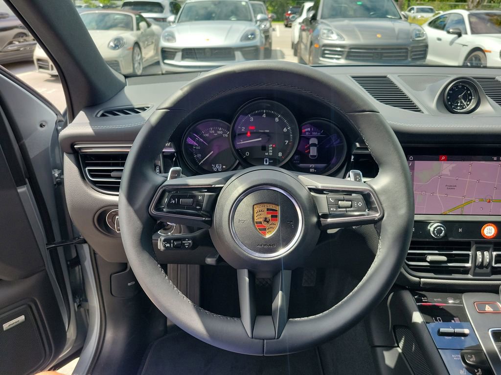 Certified 2025 Porsche Macan image 33