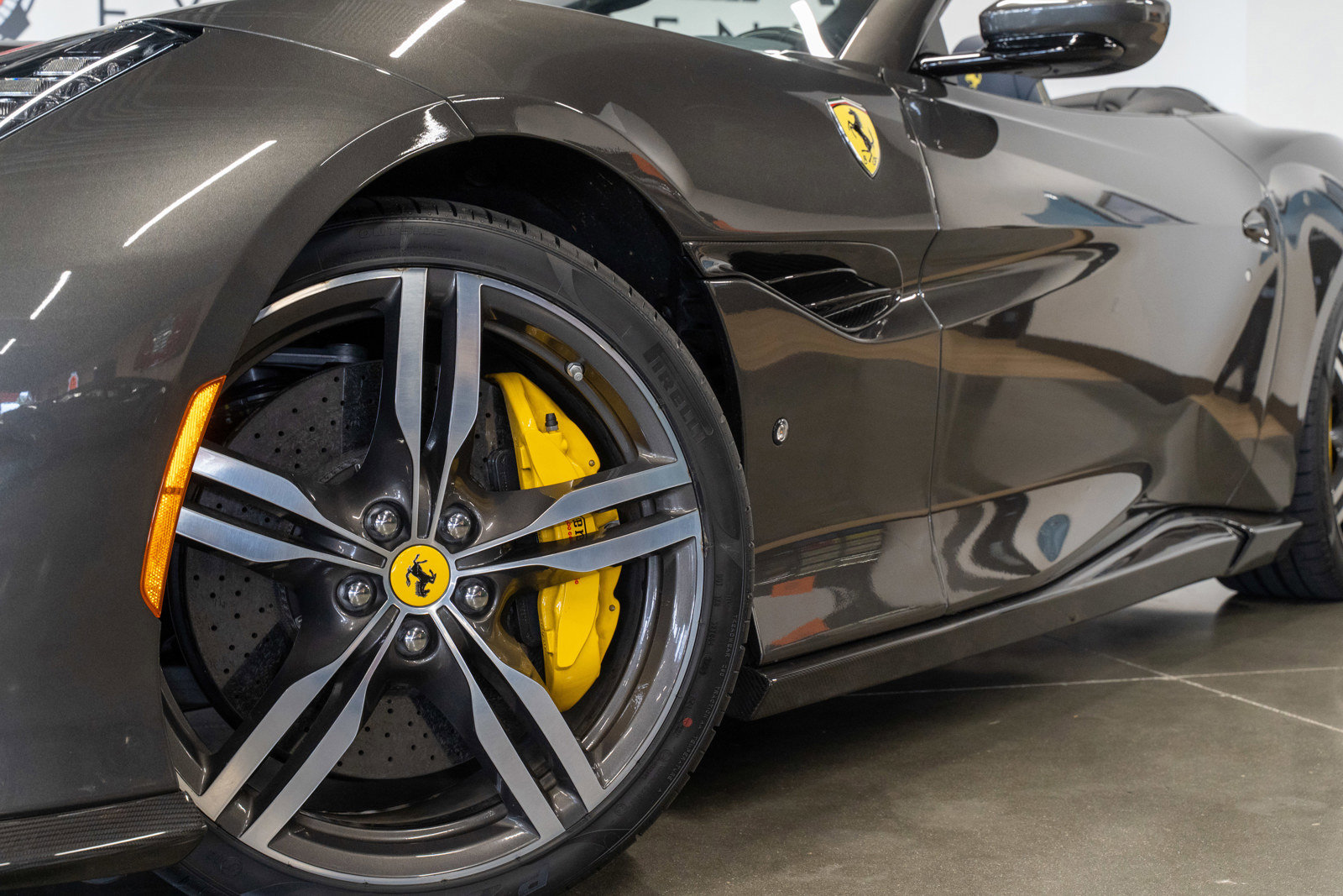 Used 2019 Ferrari Portofino RWD image 37