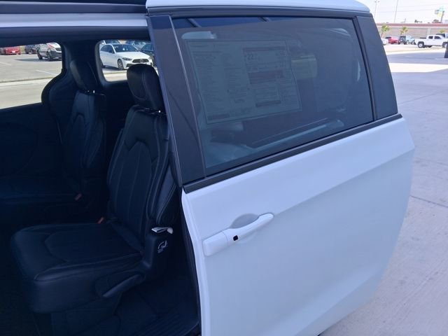 New 2026 Chrysler Pacifica Select w/ S Appearance Package image 19