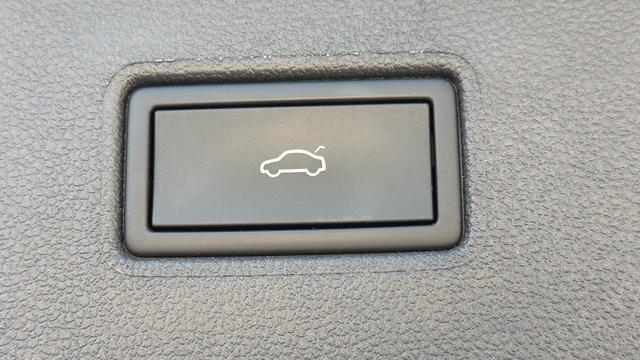 Used 2024 Volkswagen Tiguan SE AWD/4WD image 32