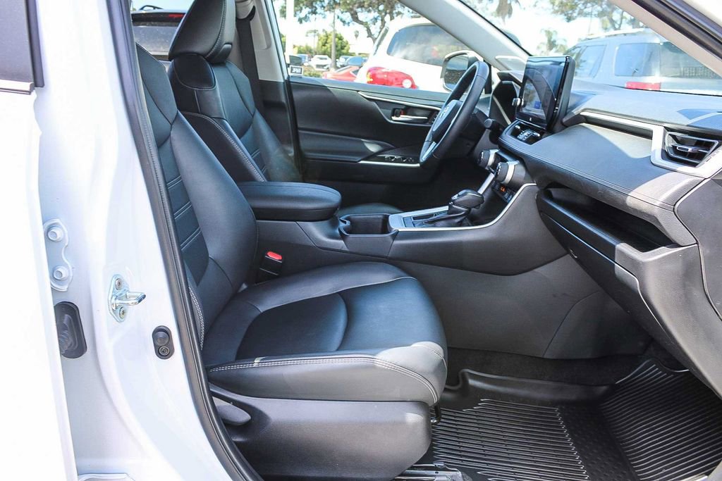 Used 2023 Toyota RAV4 XLE Premium image 16