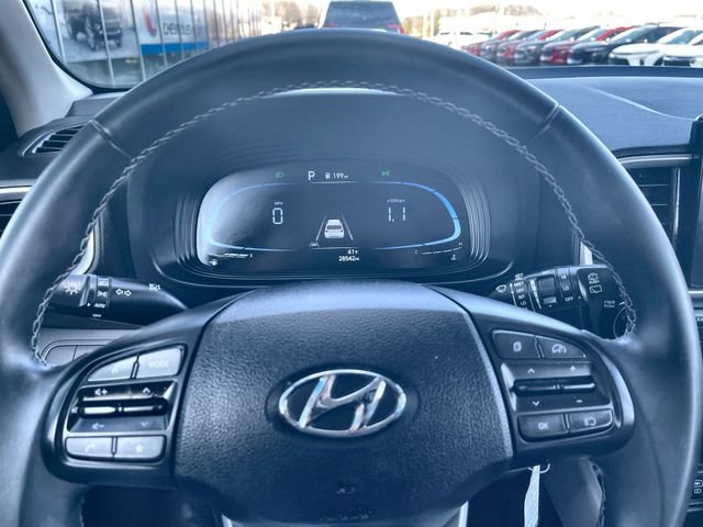 Used 2023 Hyundai Venue SEL w/ Cargo Package image 11