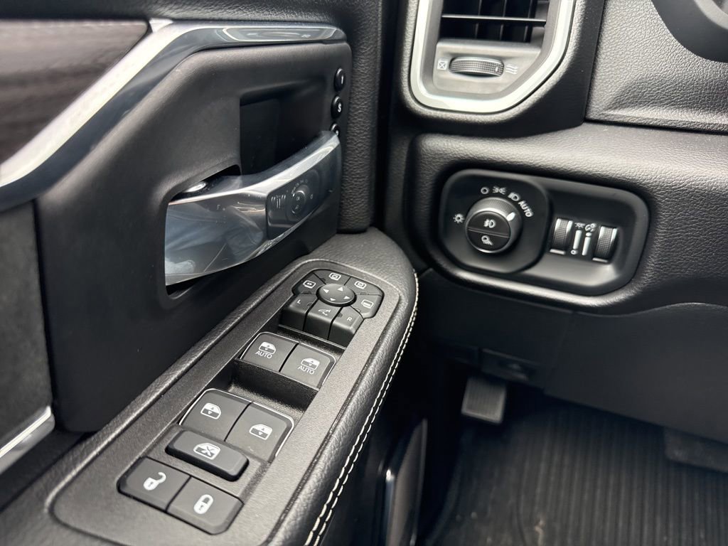 Used 2026 RAM 2500 Laramie AWD/4WD image 16